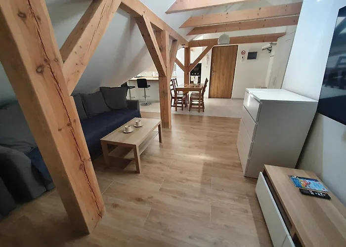 Arinea Poddasze 公寓 *